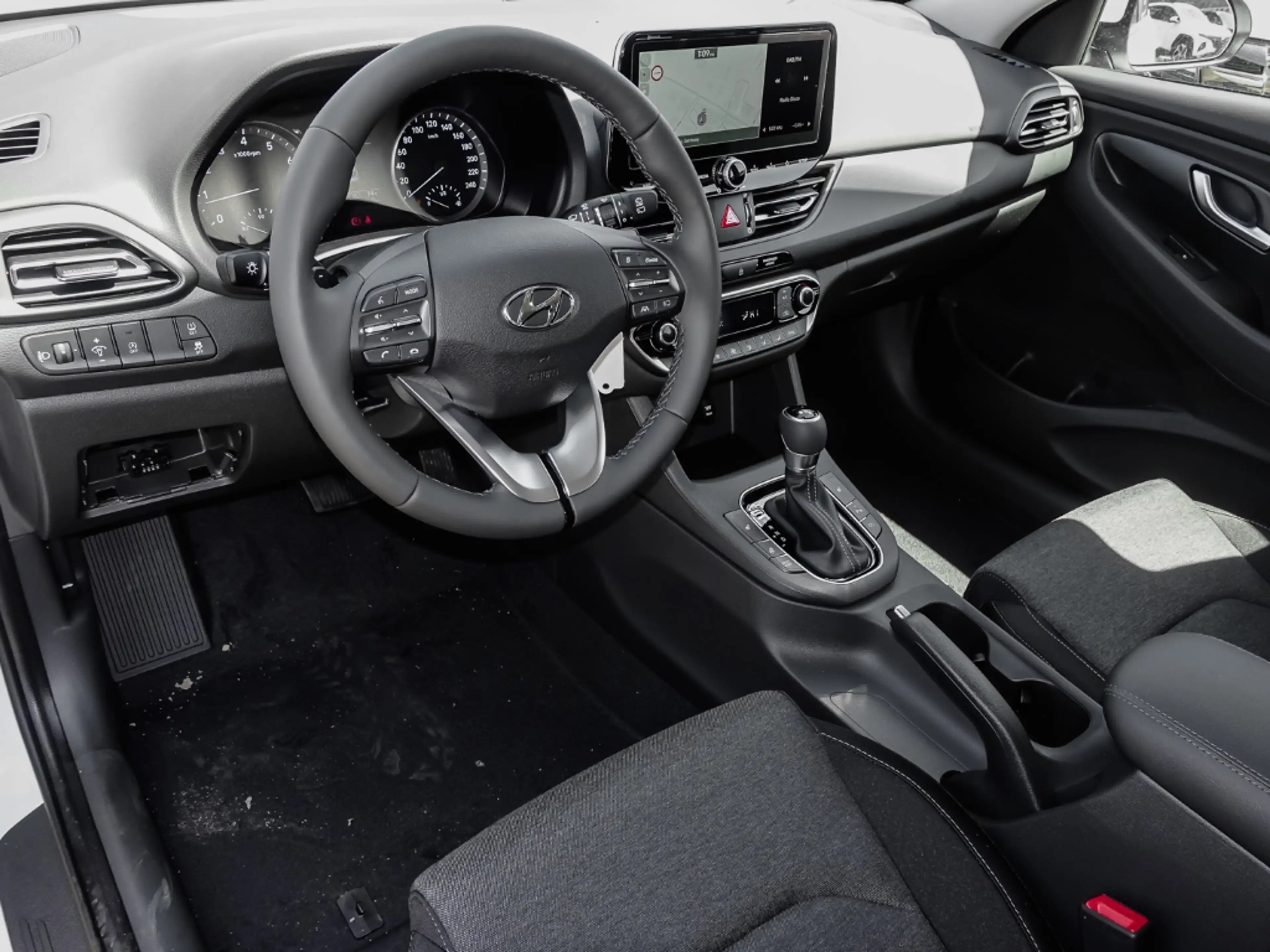 Hyundai i30 Trend El. Panodach Navi LED Apple CarPlay Android — photo 5