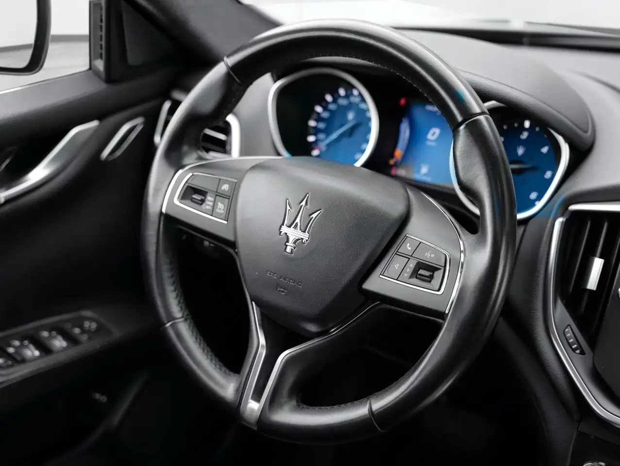 Maserati Ghibli 3.0 V6 Diesel | 275 ch | BVA | Jantes 21" | Sièges mémoire | Toit ouvrant | Caméra de recul | Régulateur adaptatif