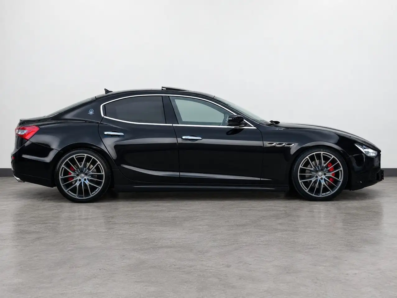 Maserati Ghibli 3.0 V6 Diesel | 275 ch | BVA | Jantes 21" | Sièges mémoire | Toit ouvrant | Caméra de recul | Régulateur adaptatif