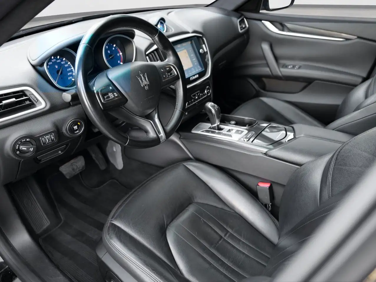 Maserati Ghibli 3.0 V6 Diesel | 275 ch | BVA | Jantes 21" | Sièges mémoire | Toit ouvrant | Caméra de recul | Régulateur adaptatif