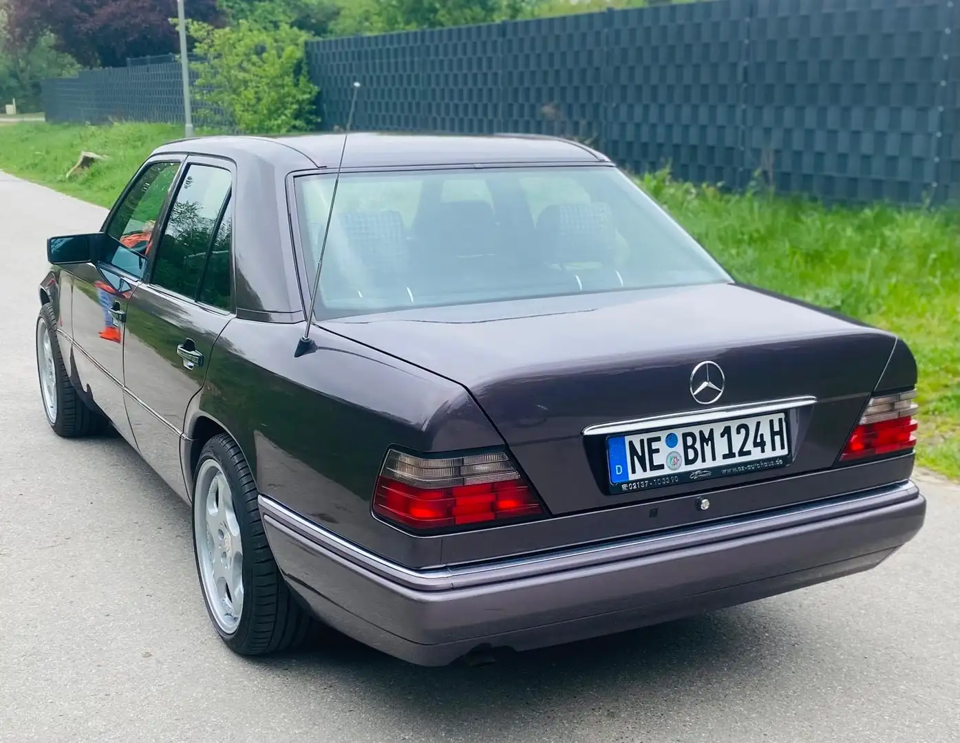 Mercedes-Benz E 200 - 1