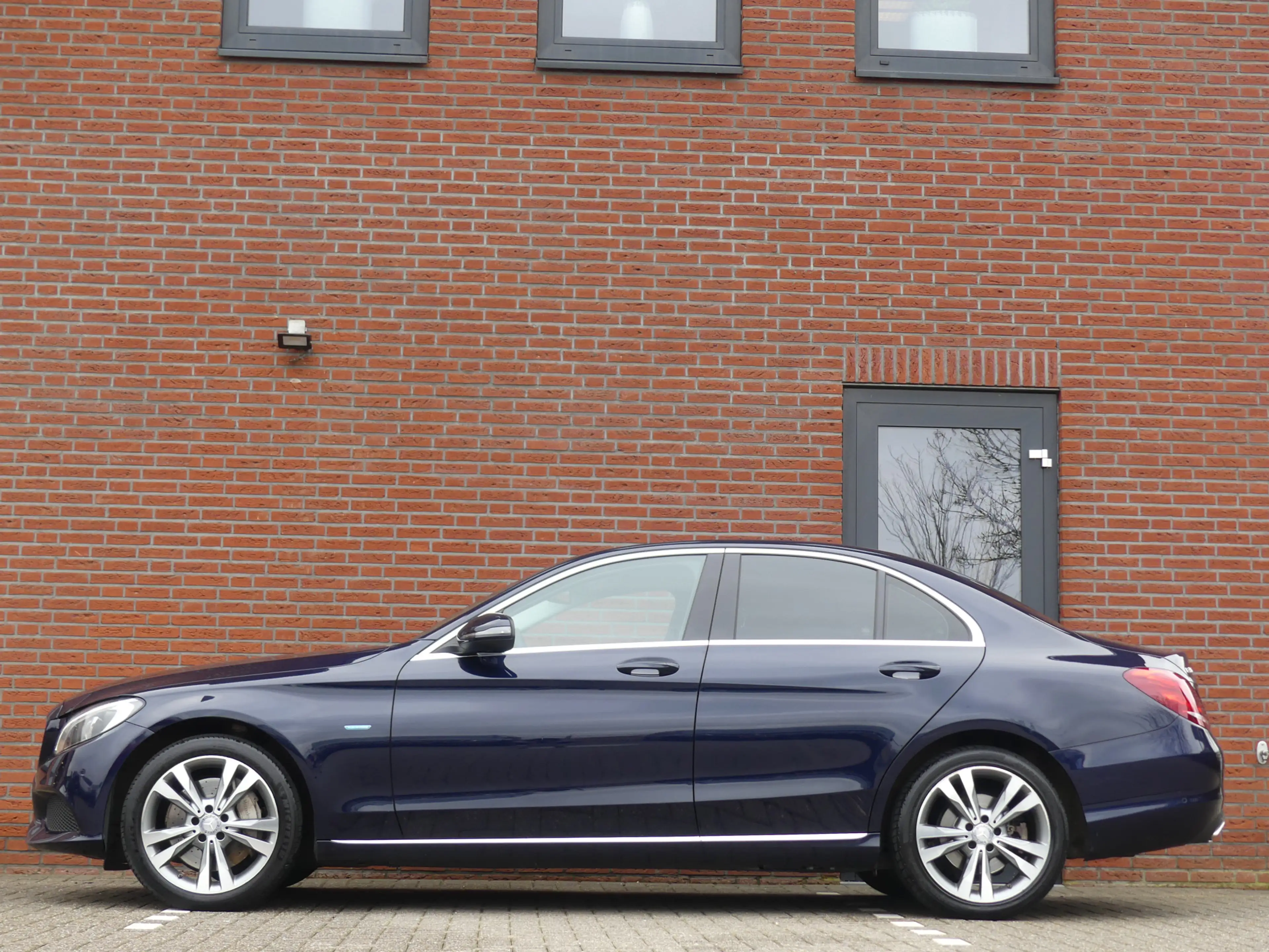 Mercedes-Benz C 350 e / Leer / Sportstoelen / 18inch — photo 3