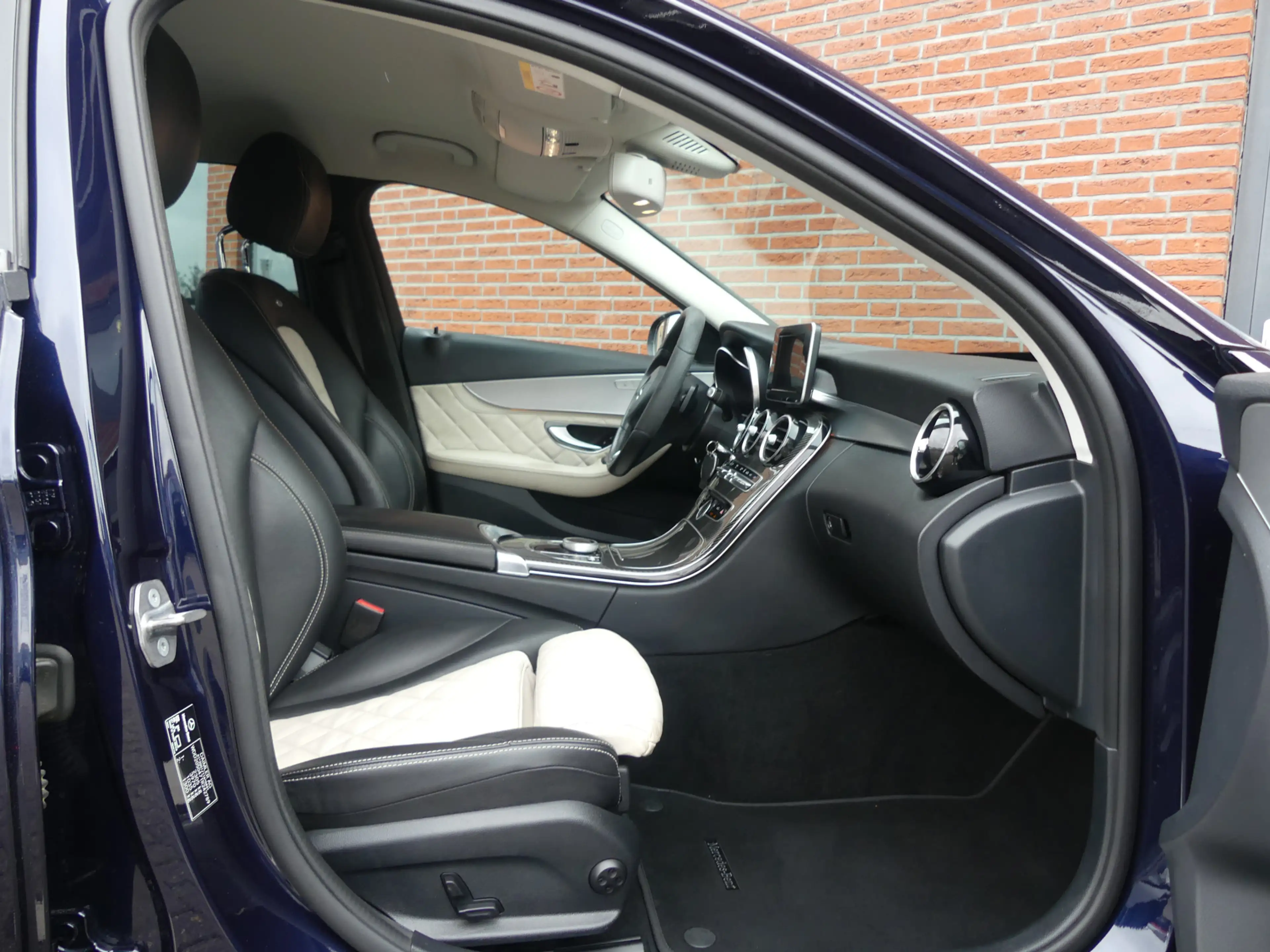 Mercedes-Benz C 350 e / Leer / Sportstoelen / 18inch — photo 6
