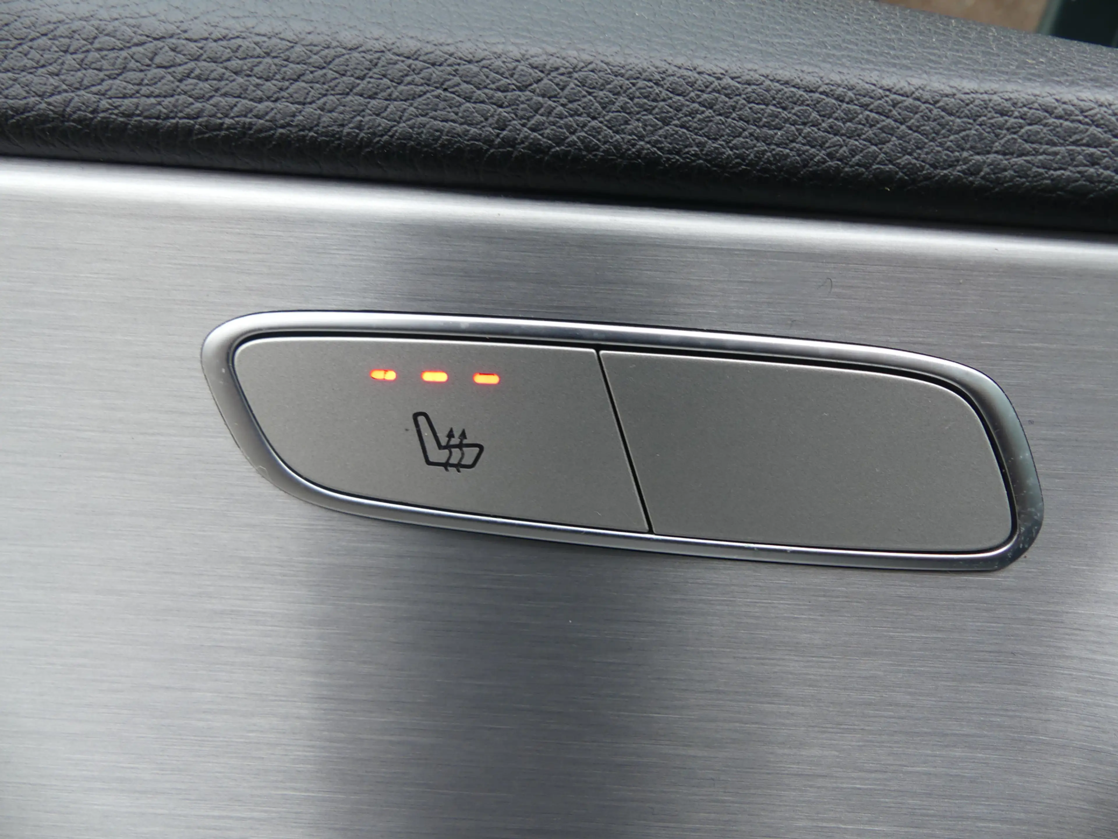 Mercedes-Benz C 350 e / Leer / Sportstoelen / 18inch — photo 12