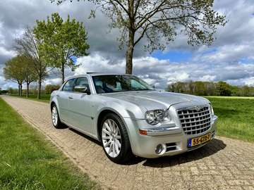 5.7 V8 HEMI || 20 inch || Schuifdak || Winterset