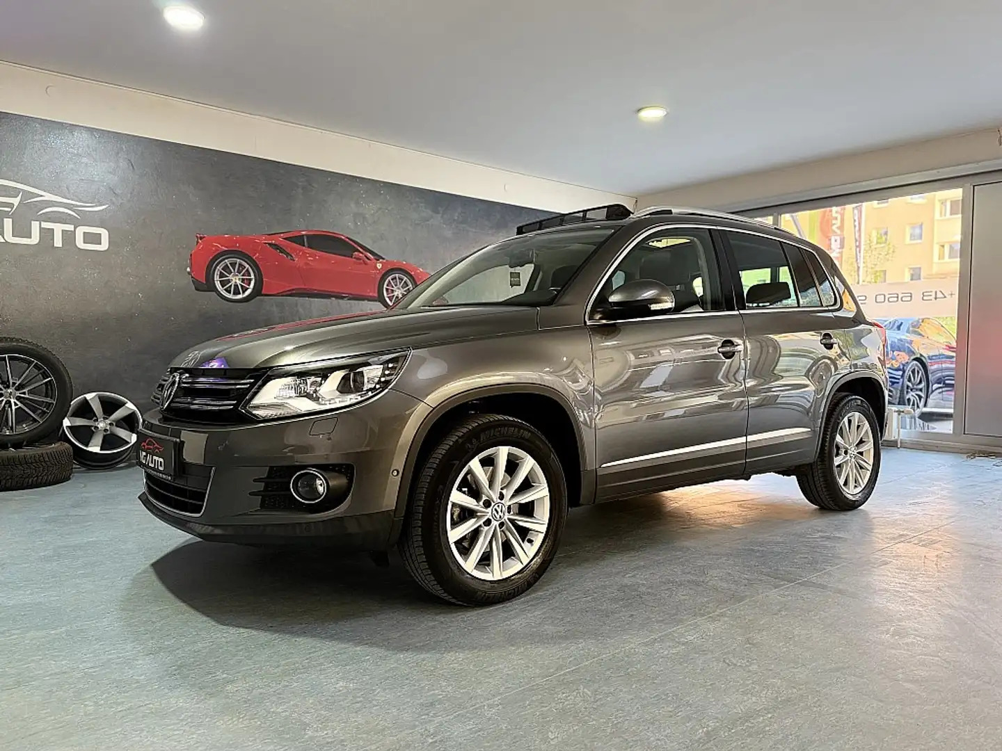 Volkswagen Tiguan 2.0 TDI DSG ALLRAD *SKY*WENIG KM*1.BESITZ Grau - 1