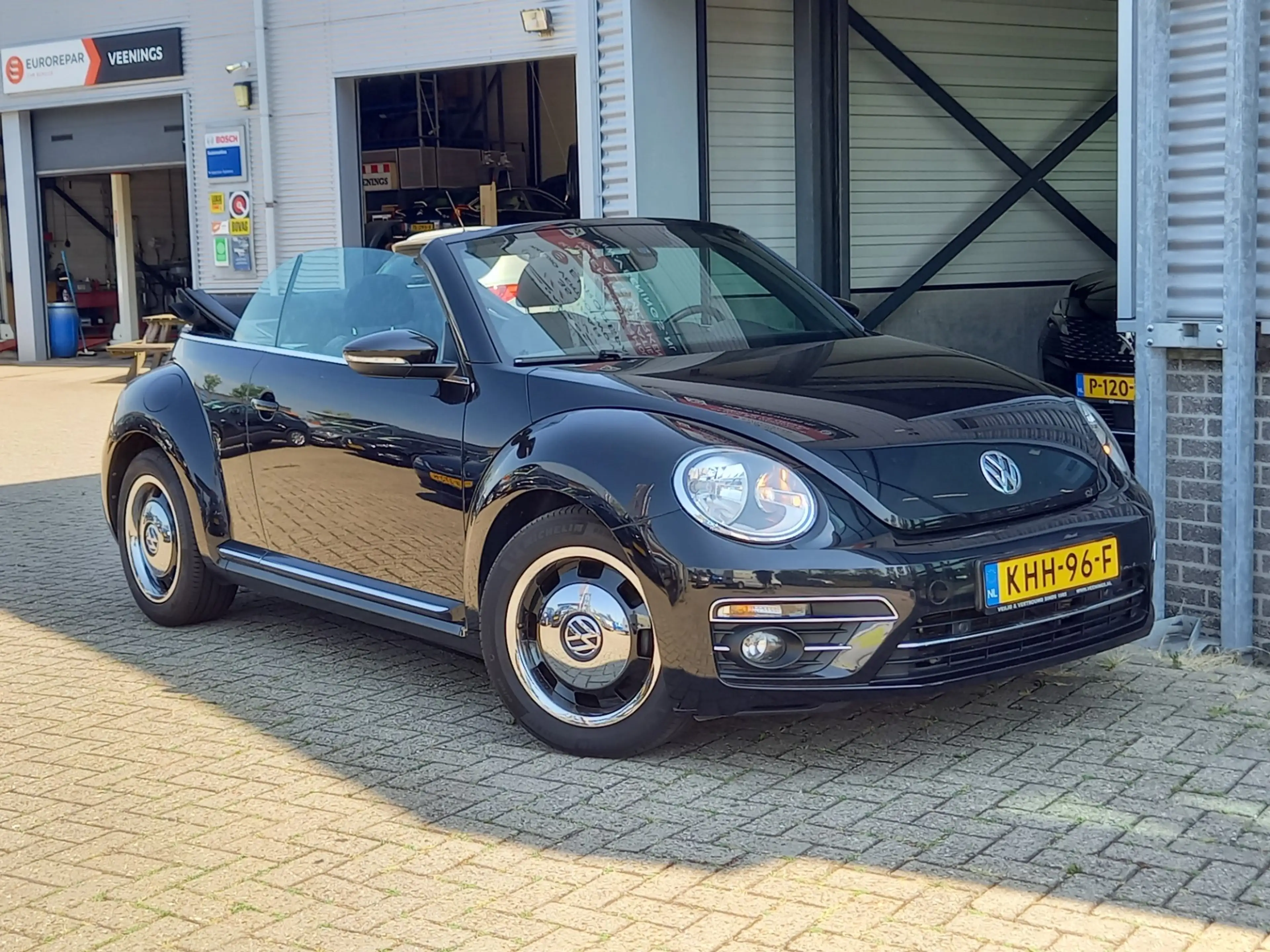 Volkswagen Beetle Cabriolet 1.2 TSI Exclusive Series - CARPLAY / AND — photo 2