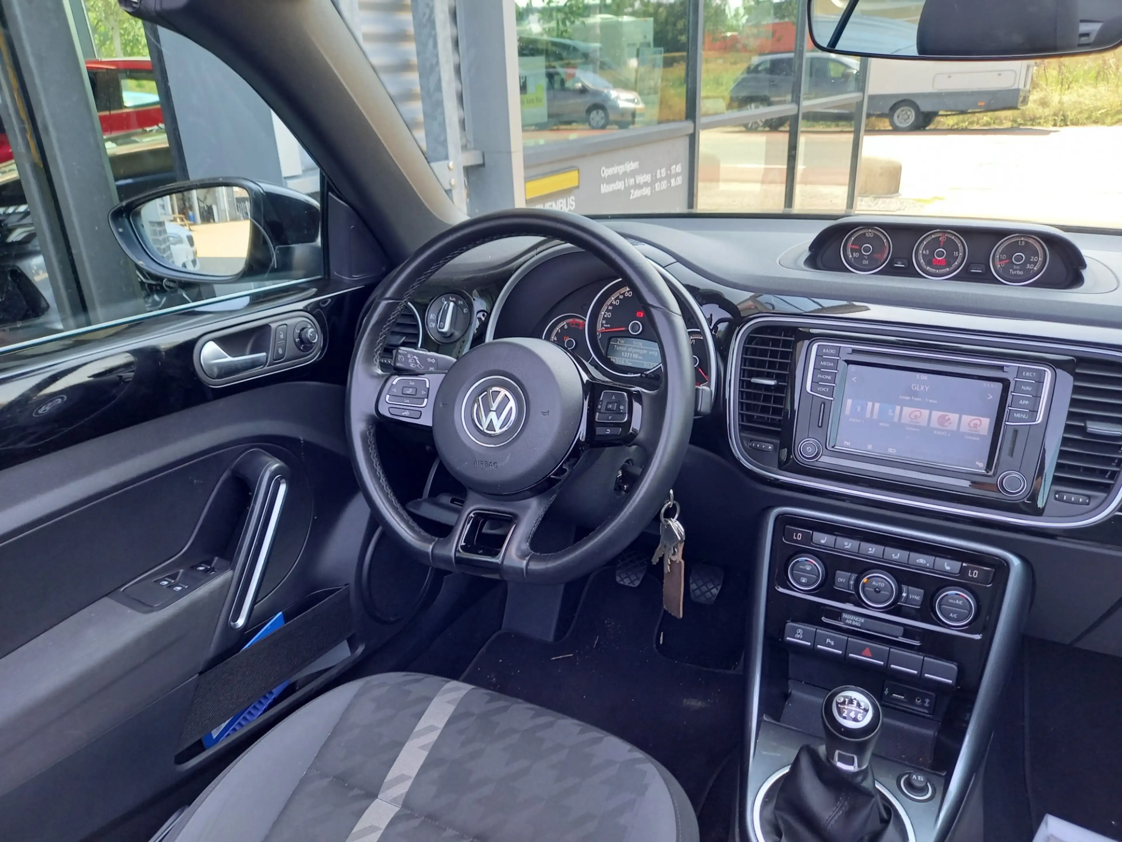 Volkswagen Beetle Cabriolet 1.2 TSI Exclusive Series - CARPLAY / AND — photo 5