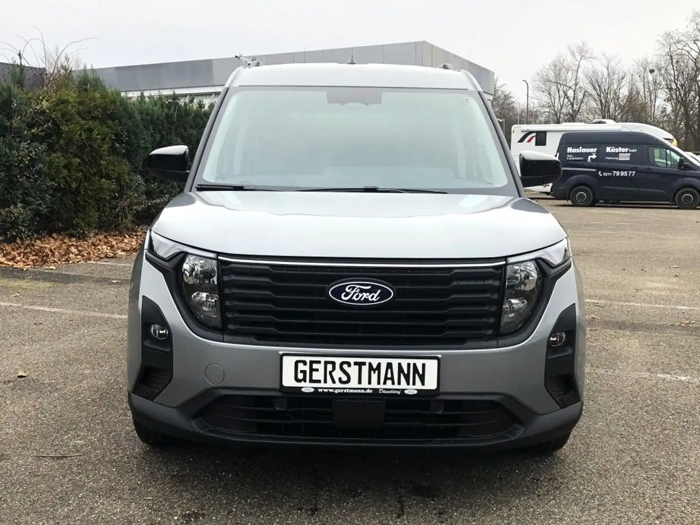 Ford Tourneo Courier 1.0 EcoBoost Aut. TITANIUM Winterpaket Srebrny - 2