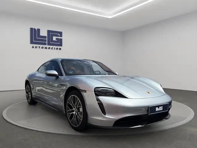 Porsche Taycan view 4