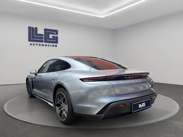 Porsche Taycan view 10