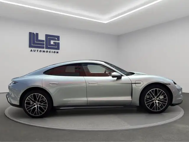 Porsche Taycan view 7