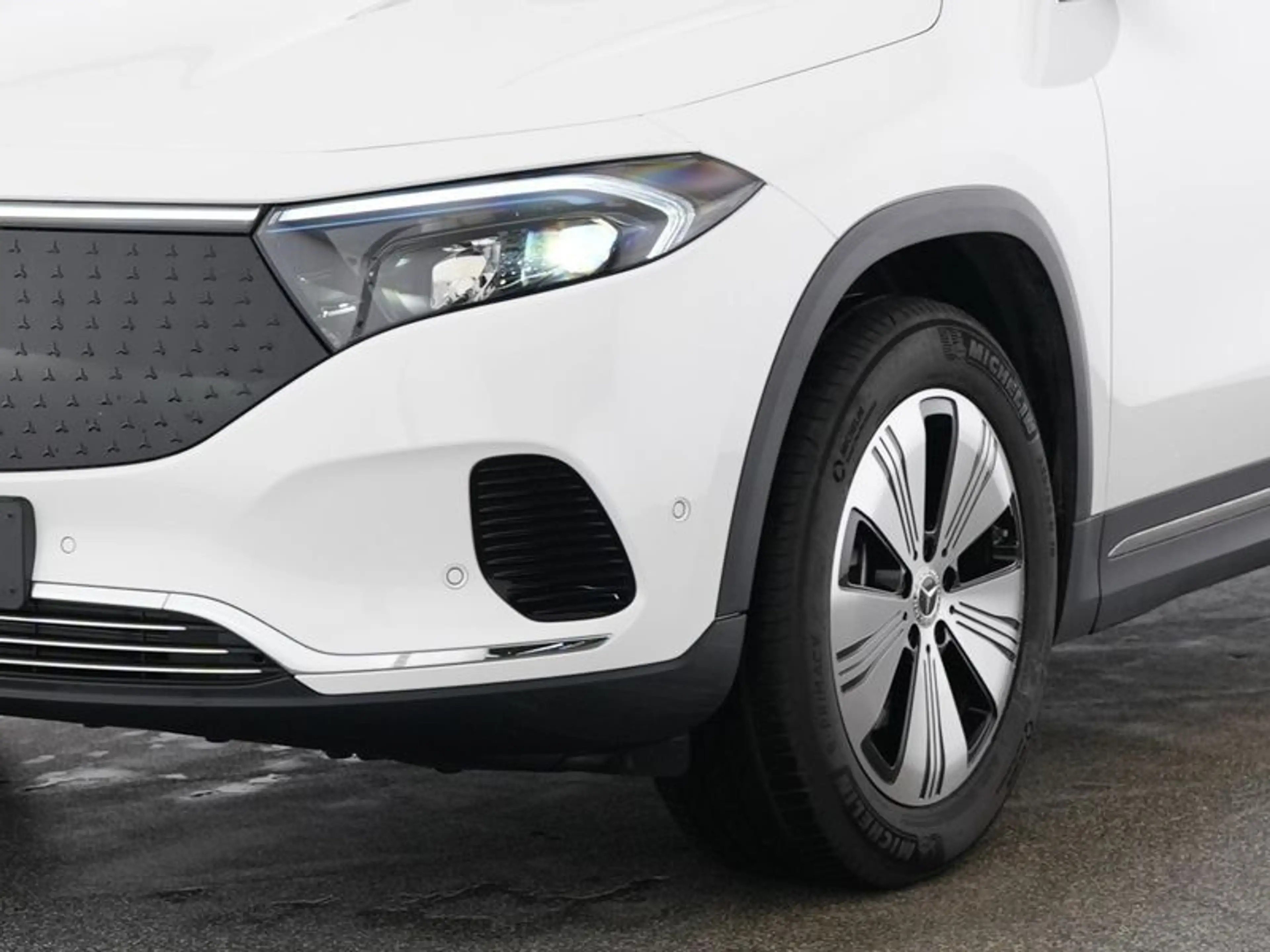 Mercedes-Benz EQA 300 4M PROGRESSIVE+AHK+DISTRONIC+WI-PAKET+VZ — photo 3