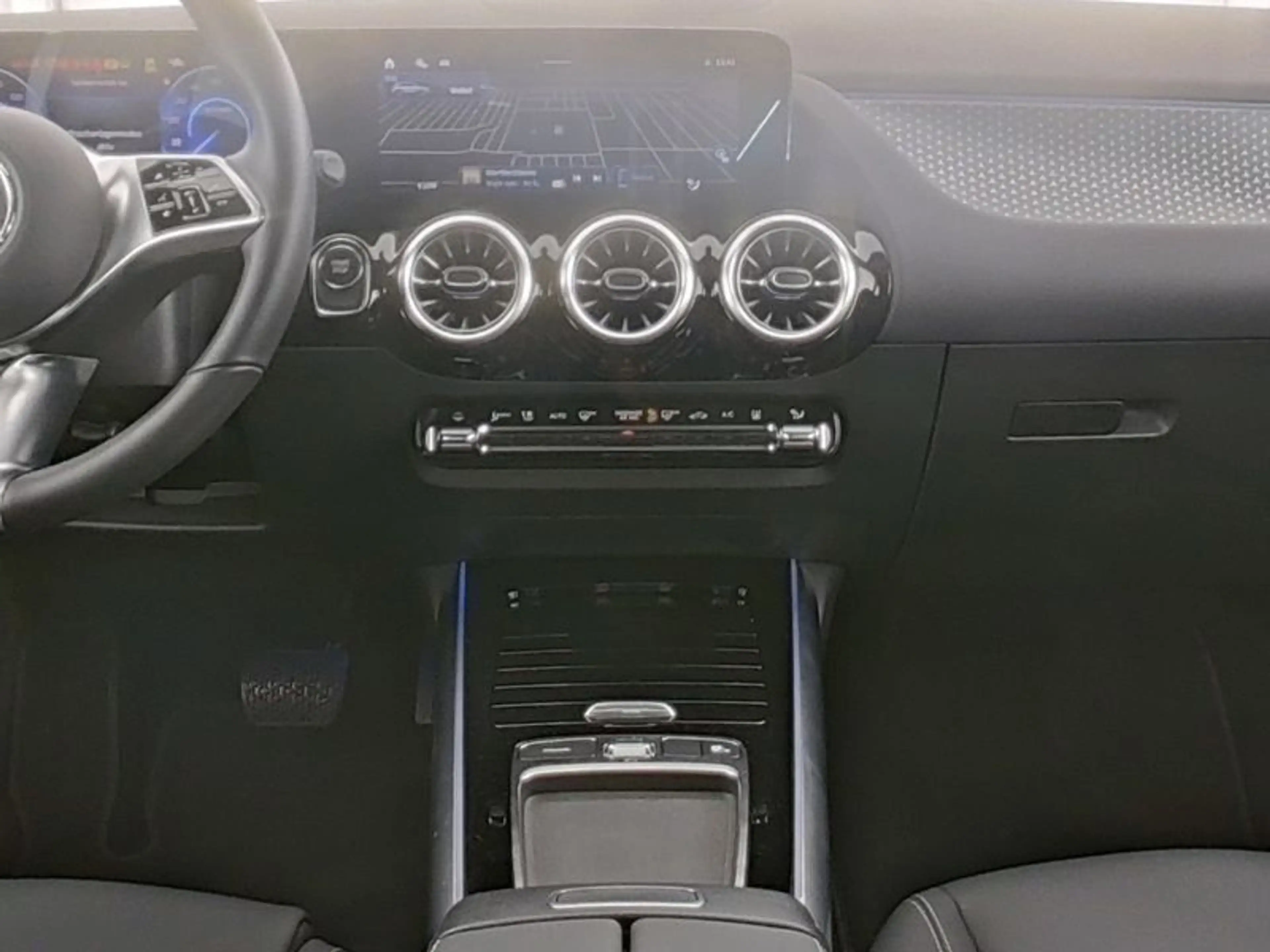 Mercedes-Benz EQA 300 4M PROGRESSIVE+AHK+DISTRONIC+WI-PAKET+VZ — photo 5