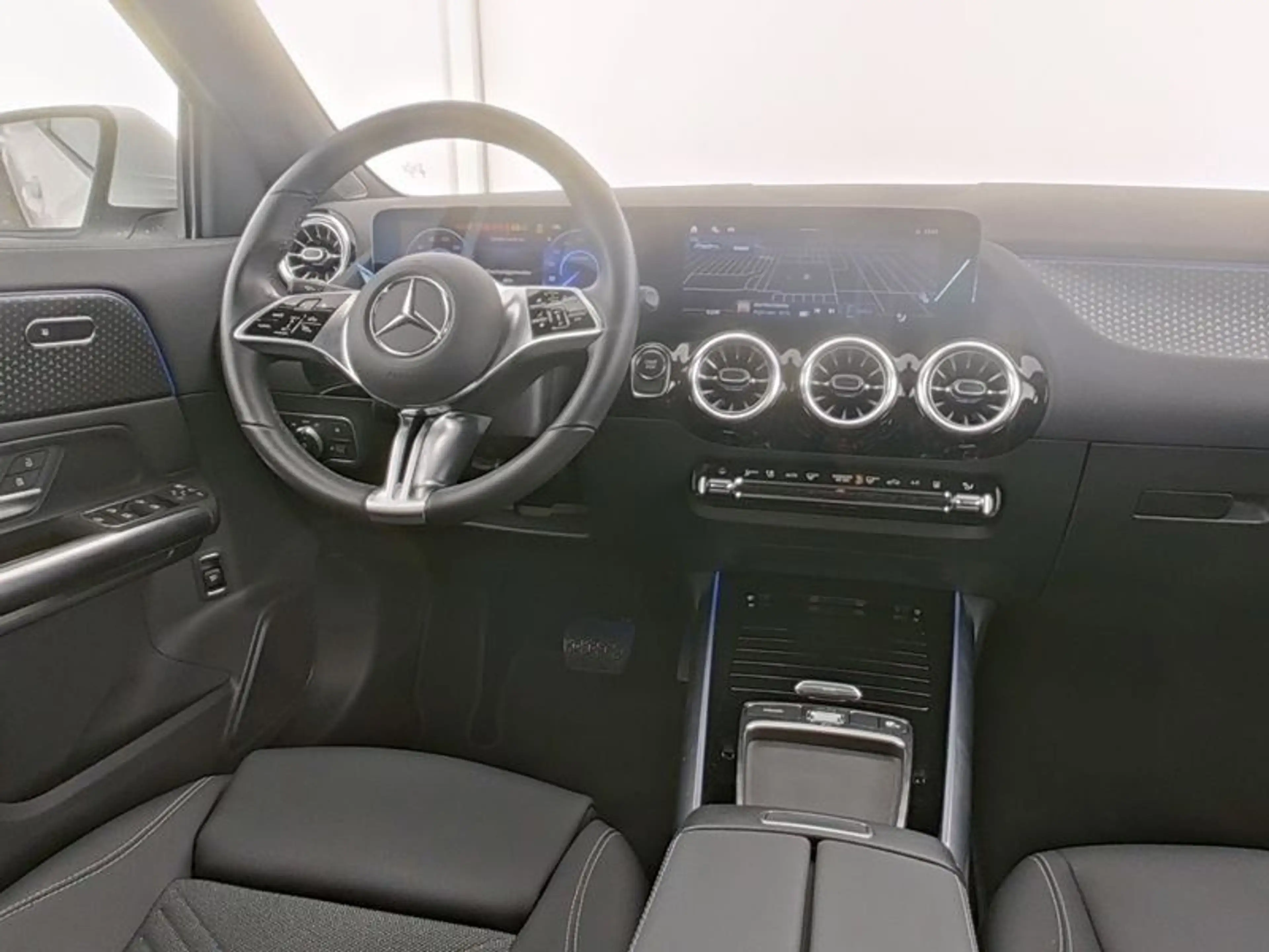 Mercedes-Benz EQA 300 4M PROGRESSIVE+AHK+DISTRONIC+WI-PAKET+VZ — photo 6