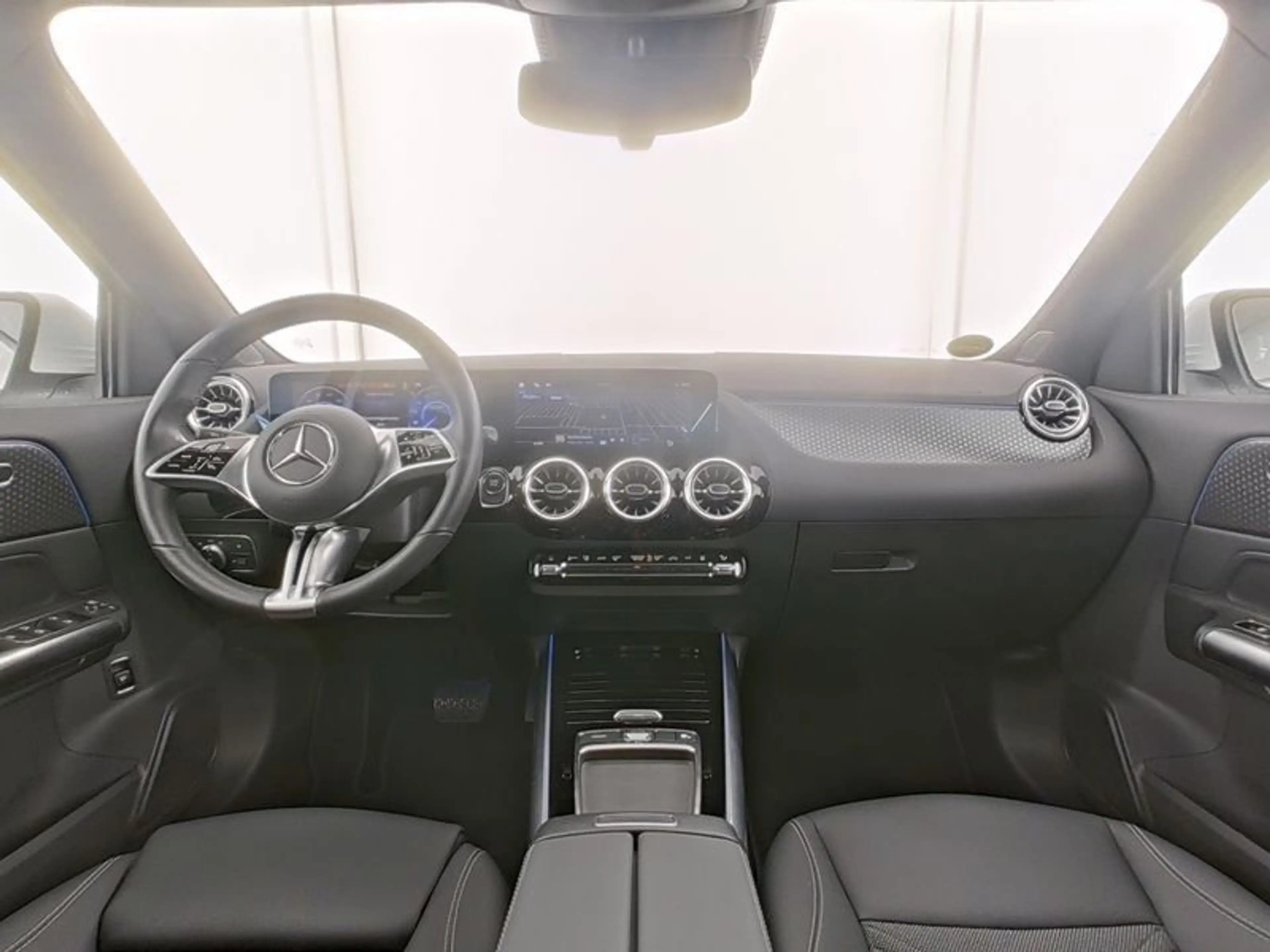 Mercedes-Benz EQA 300 4M PROGRESSIVE+AHK+DISTRONIC+WI-PAKET+VZ — photo 7