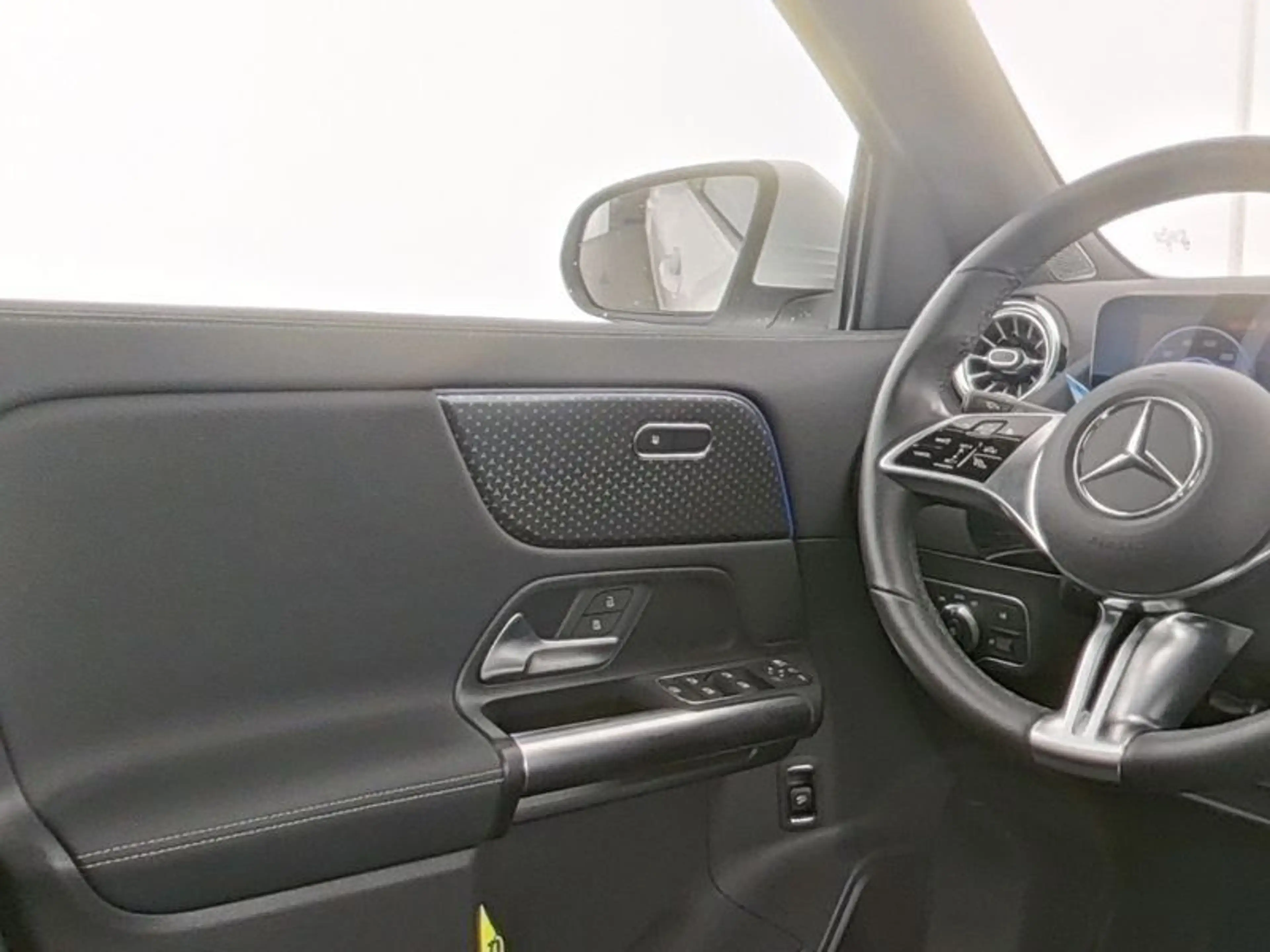 Mercedes-Benz EQA 300 4M PROGRESSIVE+AHK+DISTRONIC+WI-PAKET+VZ — photo 9
