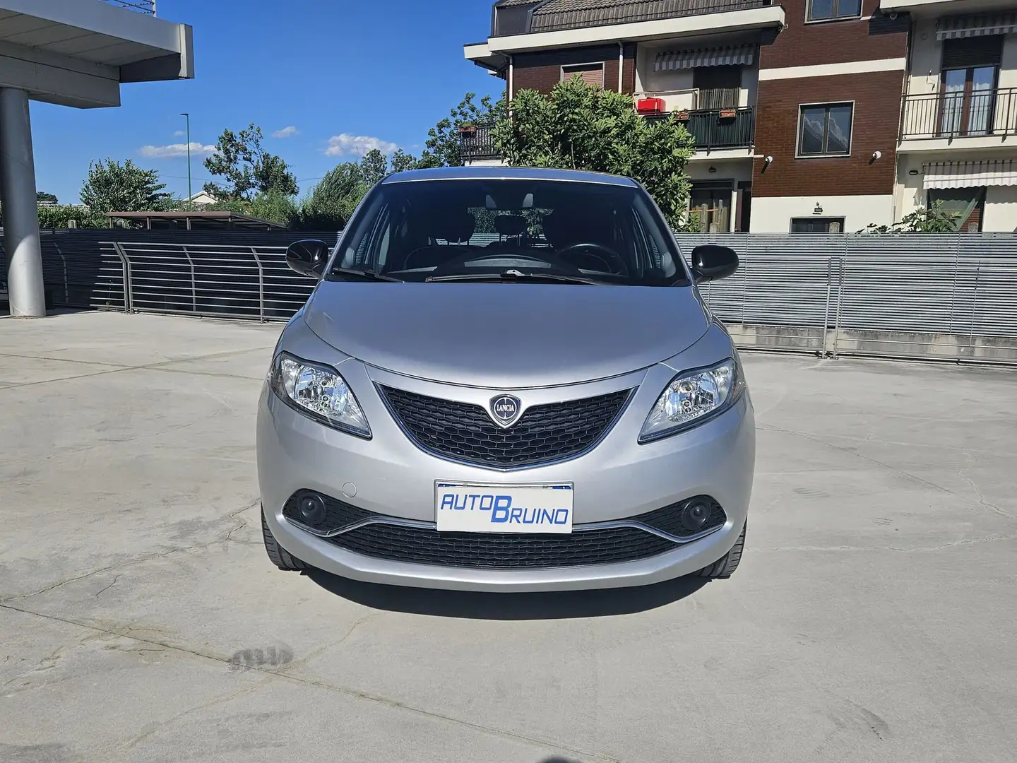 Lancia Ypsilon 1.2 69 CV 5 porte GPL Ecochic Gold con BONUS EASY Argento - 2