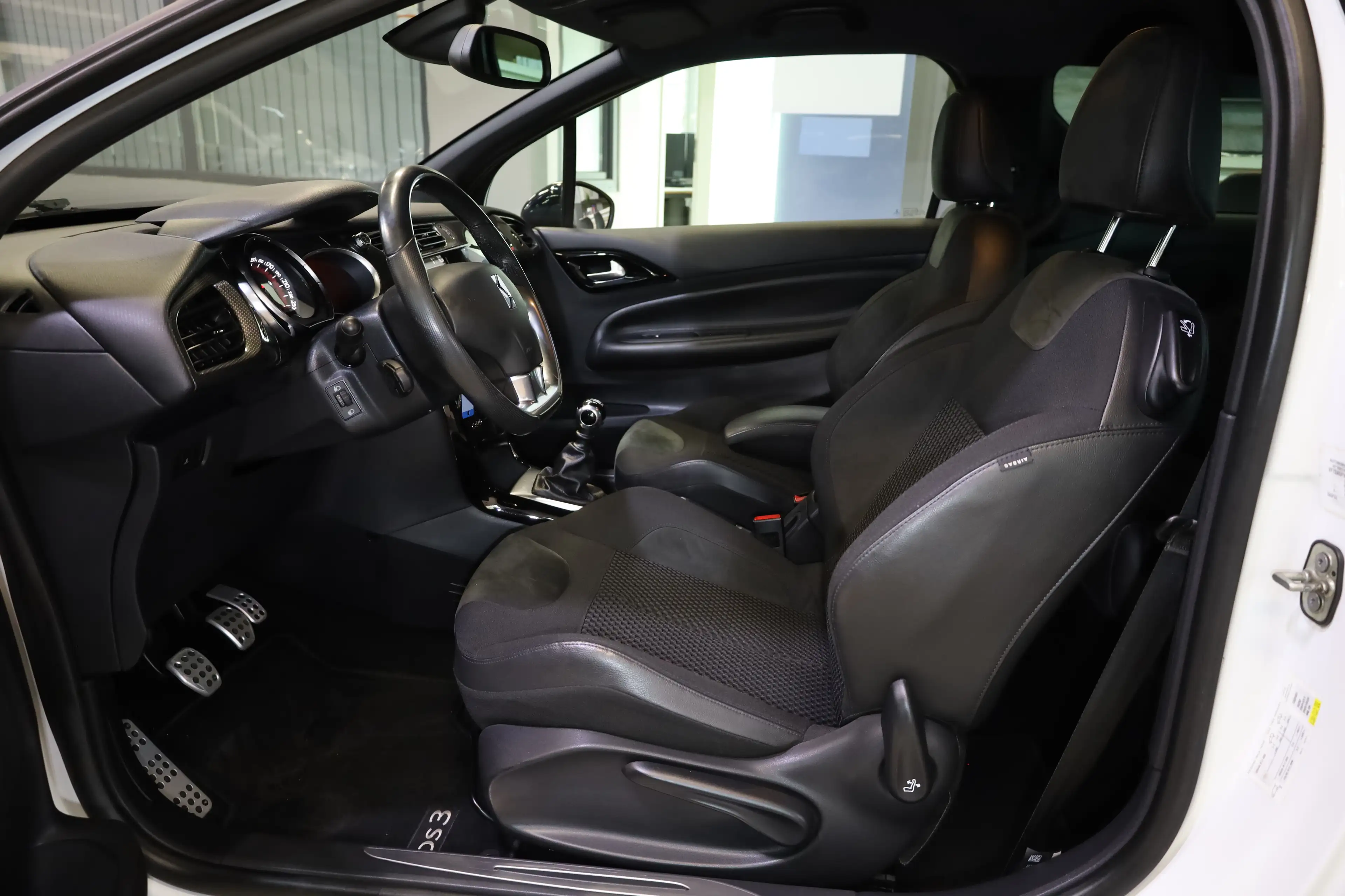 Citroen DS3 SportChic — photo 8