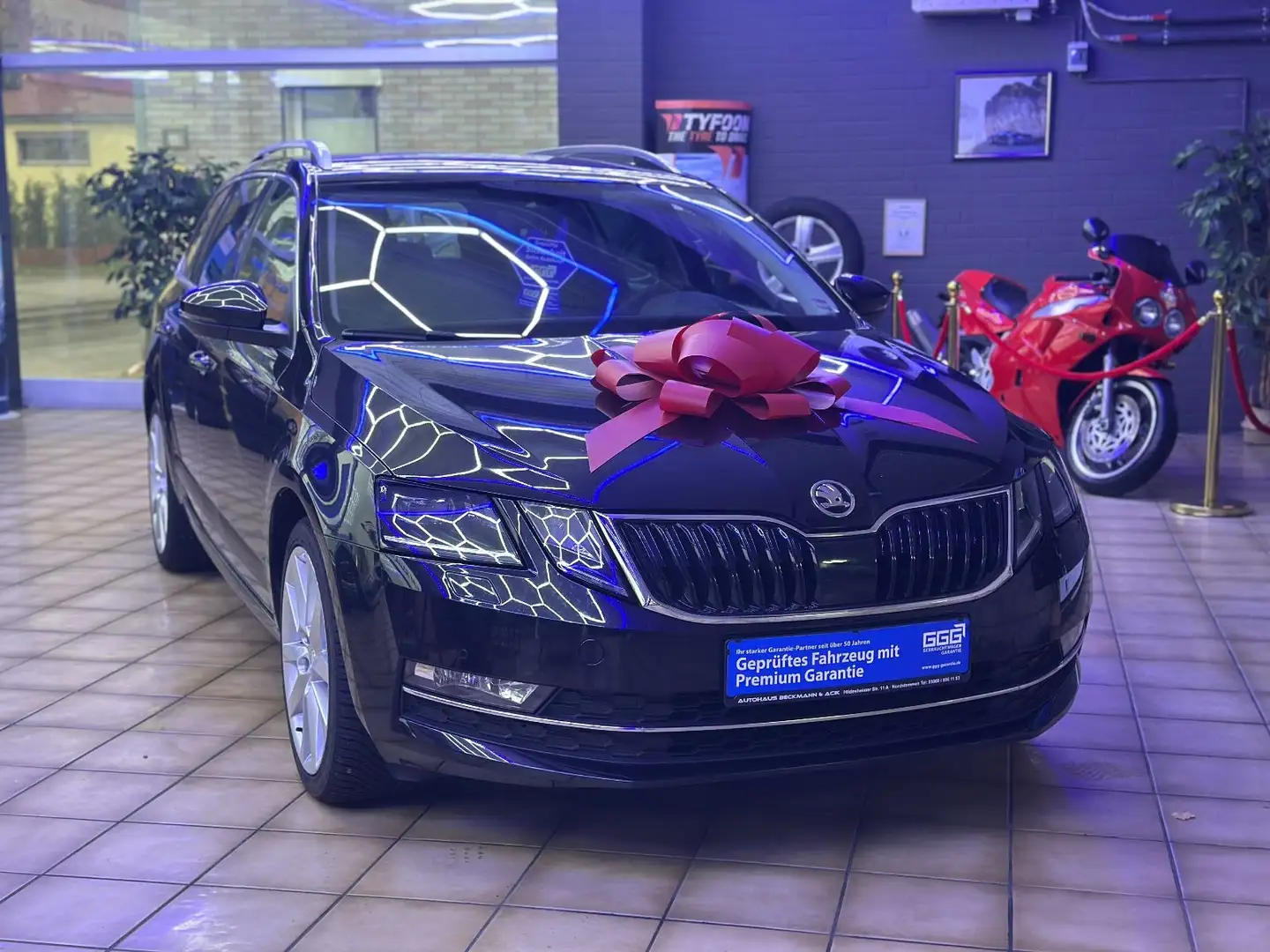 Skoda Octavia Combi Style*HU/AU*SHZ*AHK*TEMP+*LED*ISO* Schwarz - 1