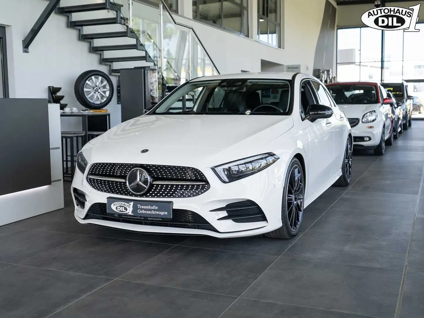 Mercedes-Benz A 250 AMG Line 4Matic *Distr+*MEMORY*360-K* Wit - 2