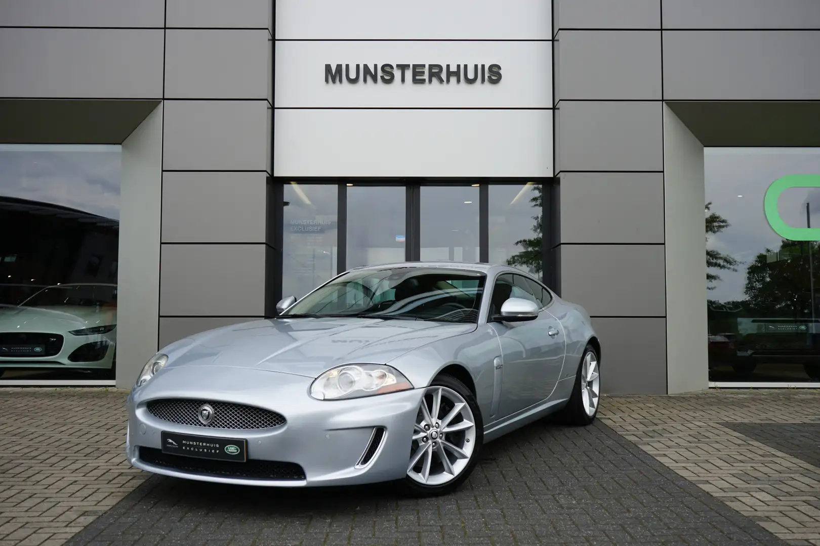 Jaguar XK 5.0 V8 Coupé | Voorstoelen verwarmd en geventileer Gris - 1