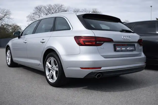 Audi A4 view 7