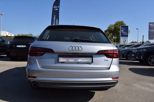 Audi A4 view 11