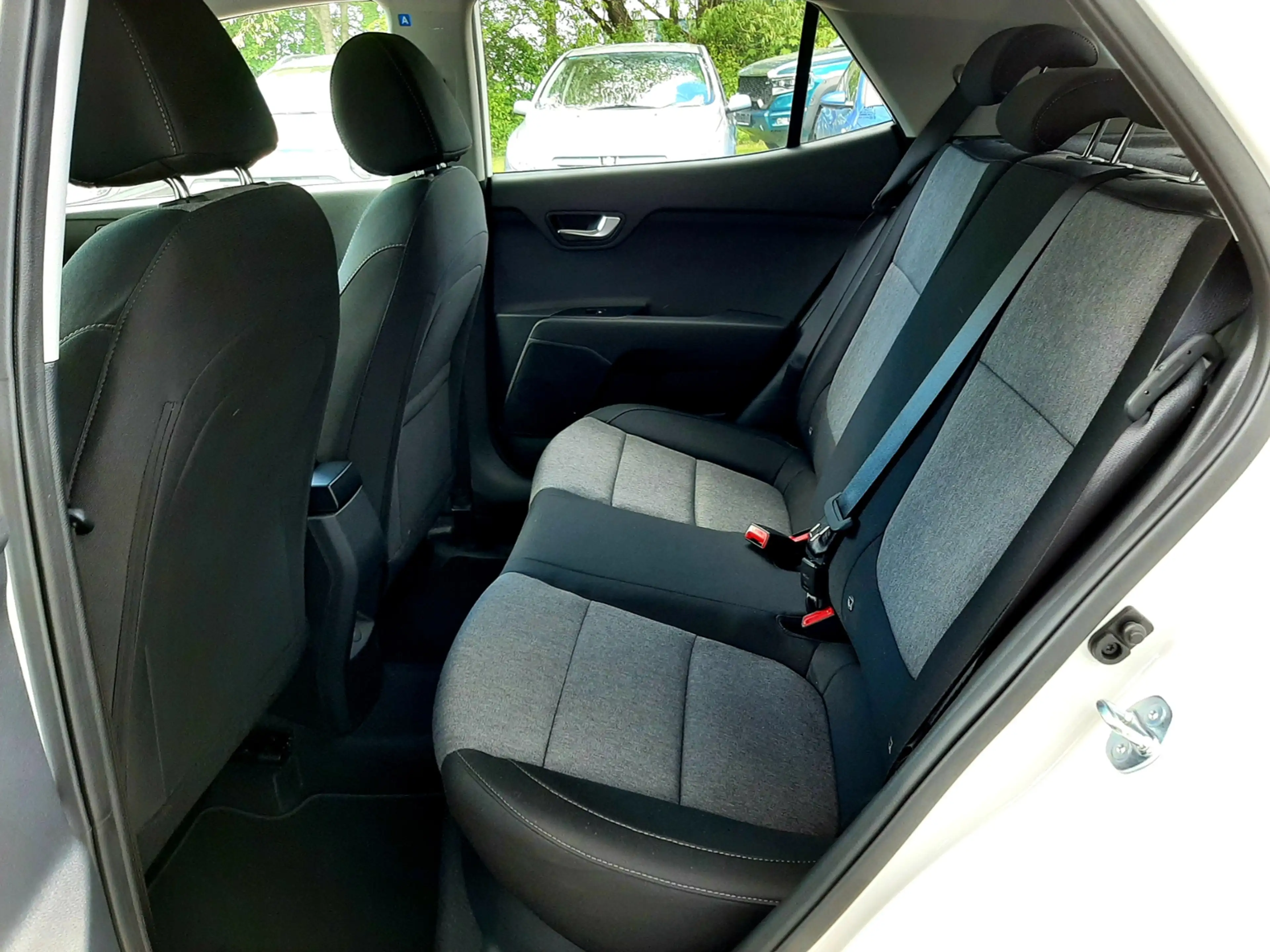 Kia Stonic 1.0T 48V MHEV MT Comfort MJ26 — photo 11