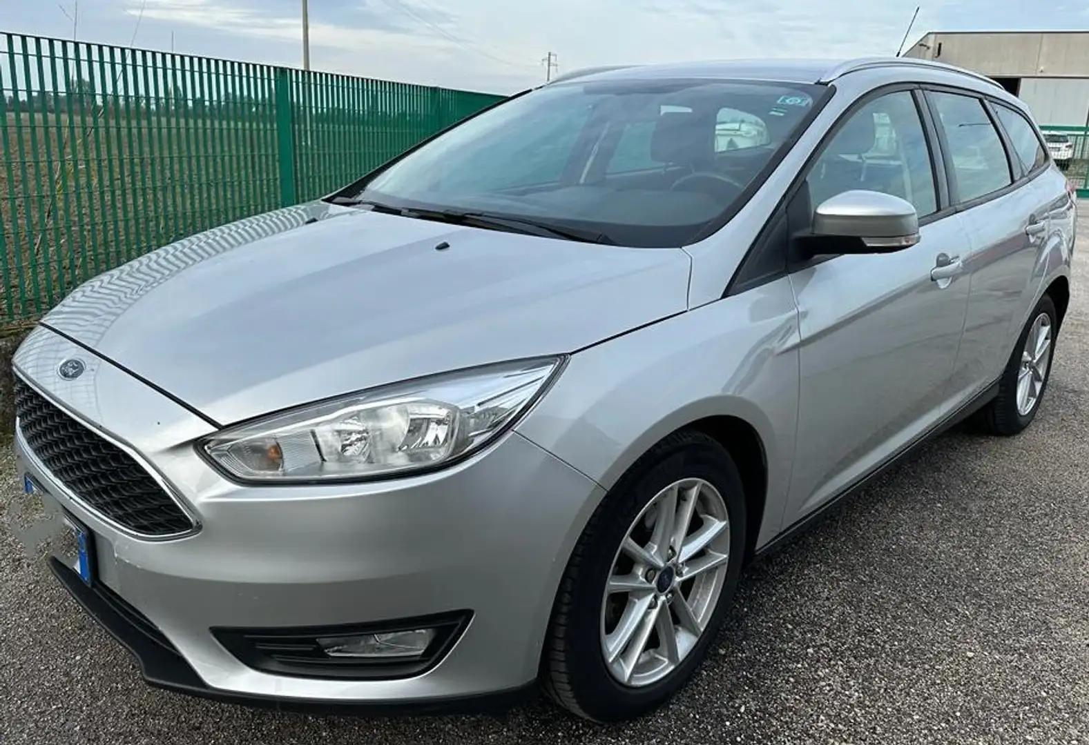 Ford Focus 1.5 TDCi 120 CV Start&Stop SW Business Argent - 1