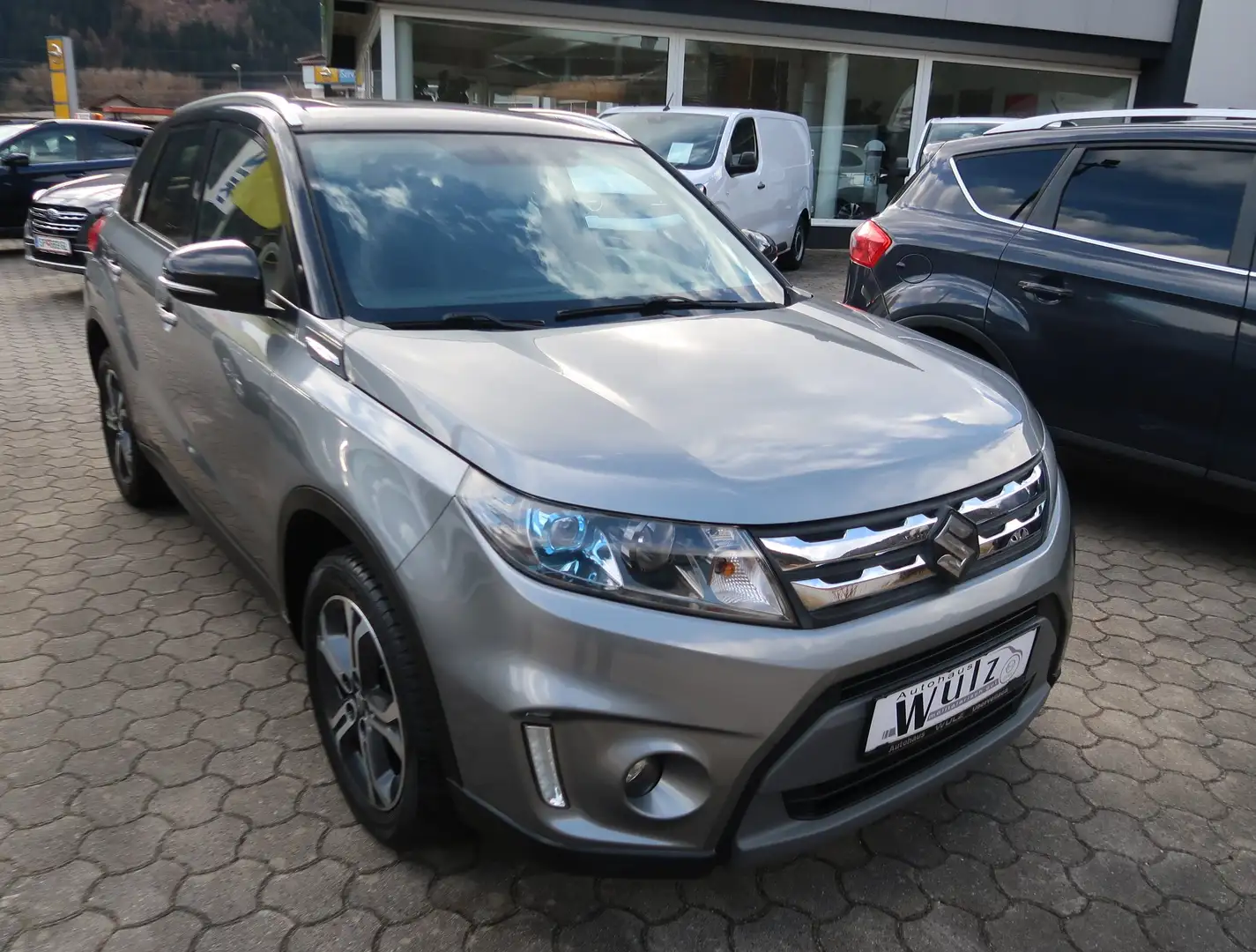 Suzuki Vitara 1,6 DDiS Flash DCT Automatik ALLRAD Grau - 2