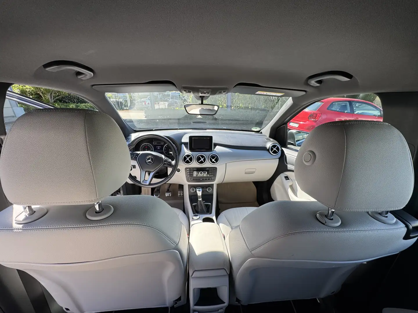 Mercedes-Benz B 180 (BlueEFFICIENCY) - 2