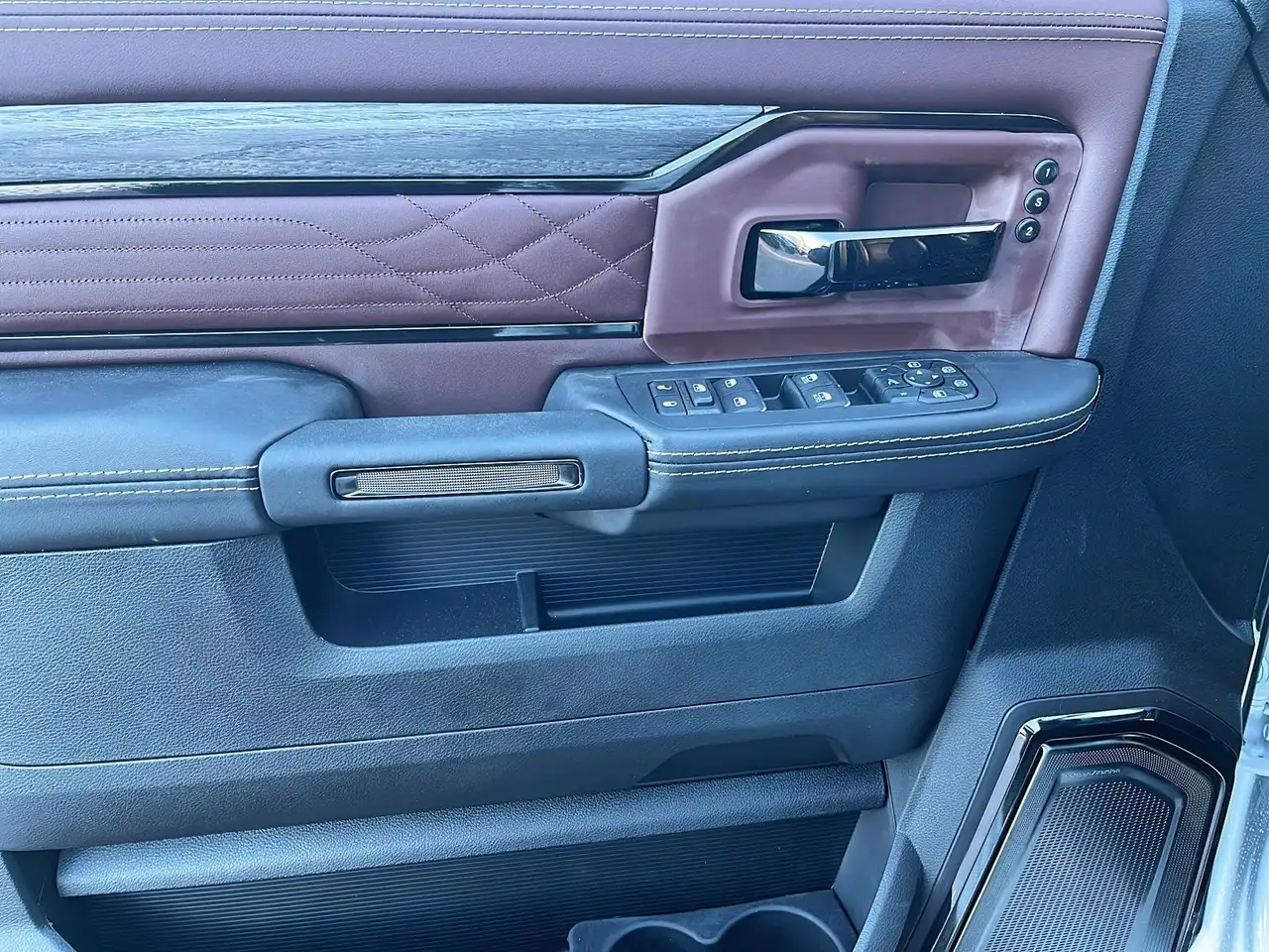 RAM 3500 снимка RAM 3500