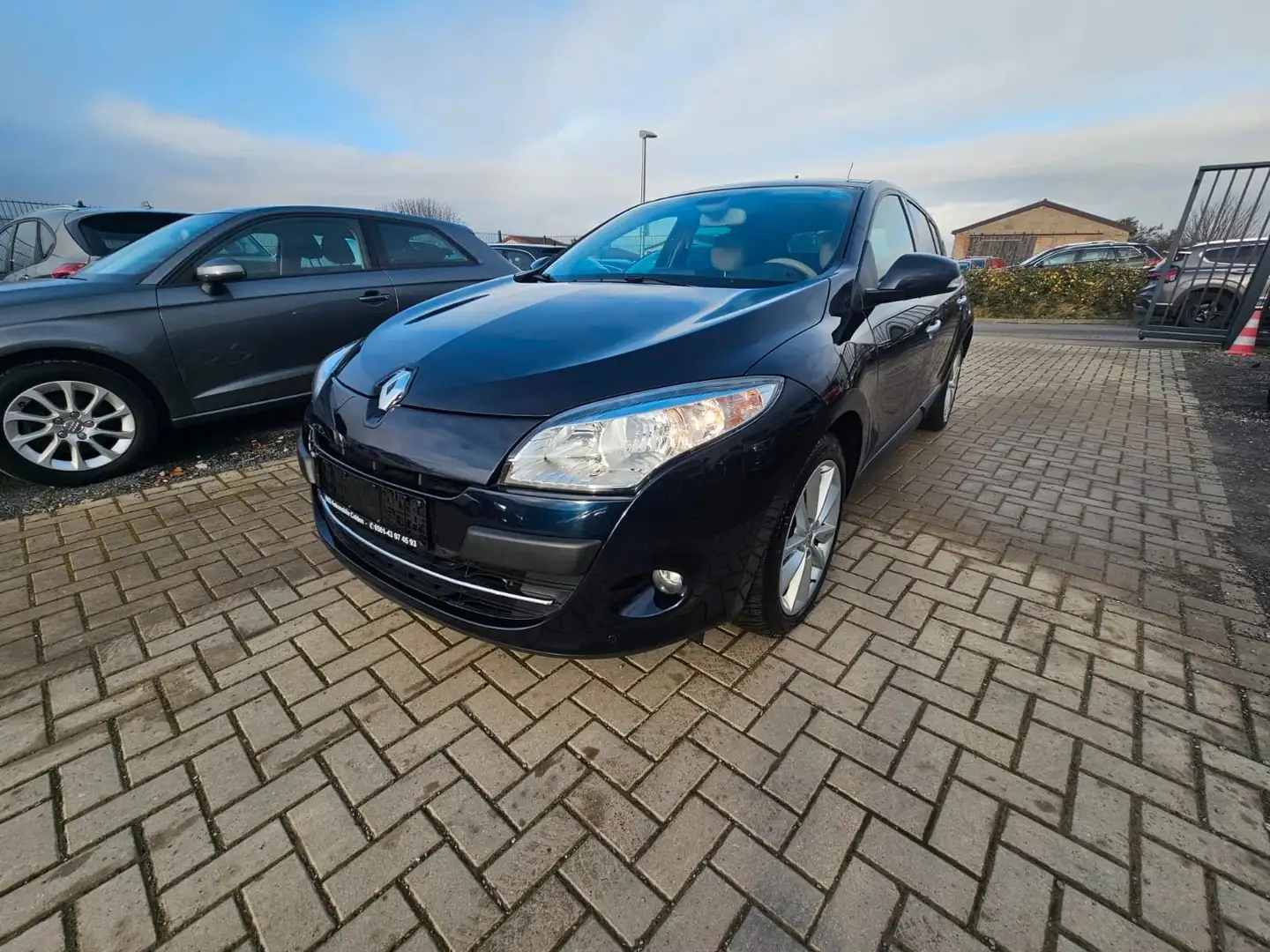 Renault Megane III Lim. 5-trg. Luxe Blau - 1