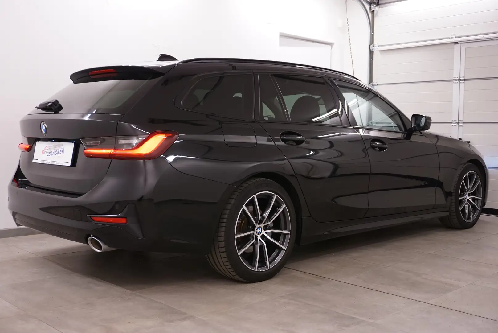 BMW 318 d Sport // harman/kardon // ACC // 360 grad // Schwarz - 2