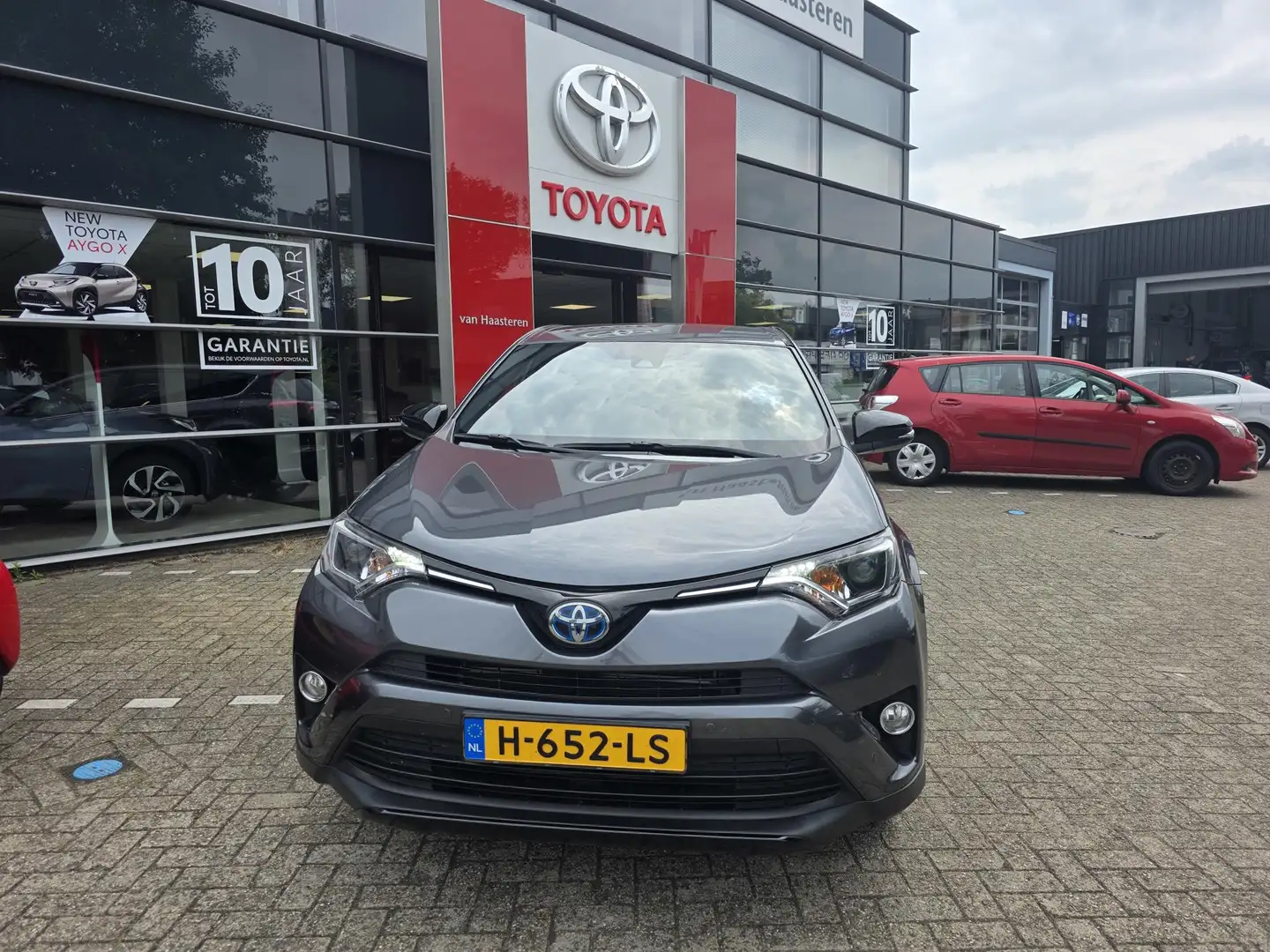Toyota RAV 4 2.5 VVT-i Hybrid 197pk 2WD Aut Black Edition Gris - 2