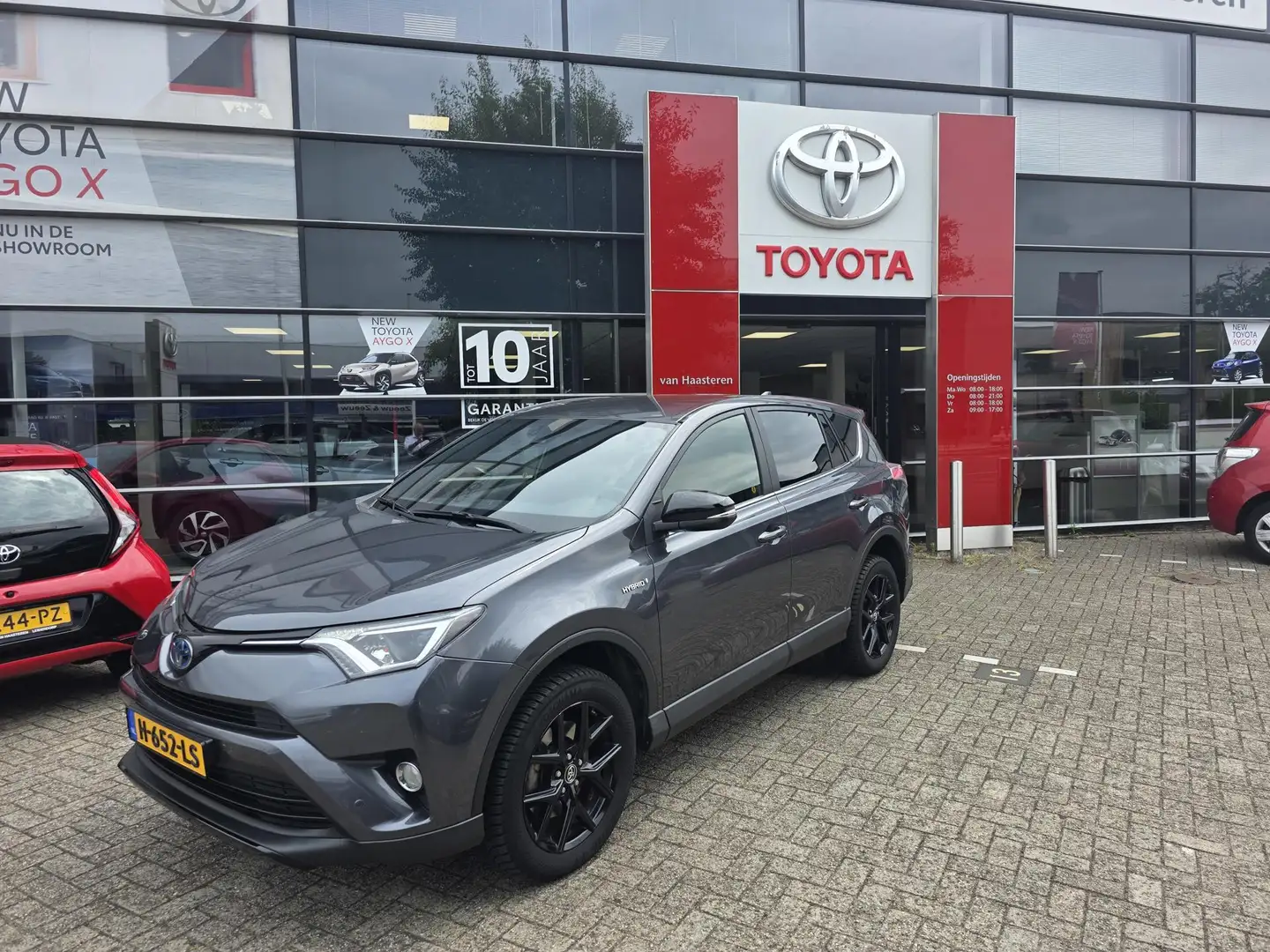 Toyota RAV 4 2.5 VVT-i Hybrid 197pk 2WD Aut Black Edition Gris - 1