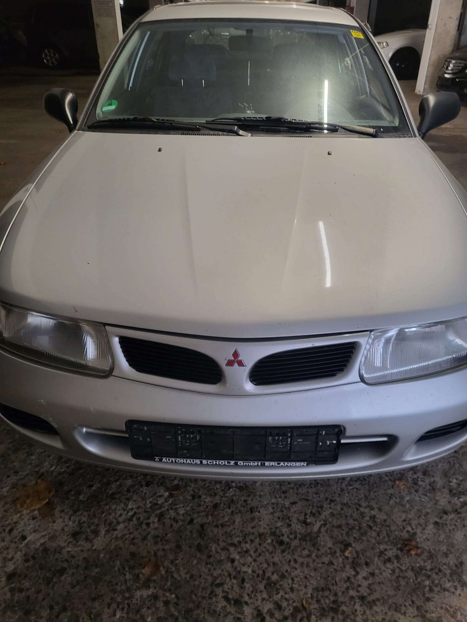 Second hand Mitsubishi Carisma 1.6