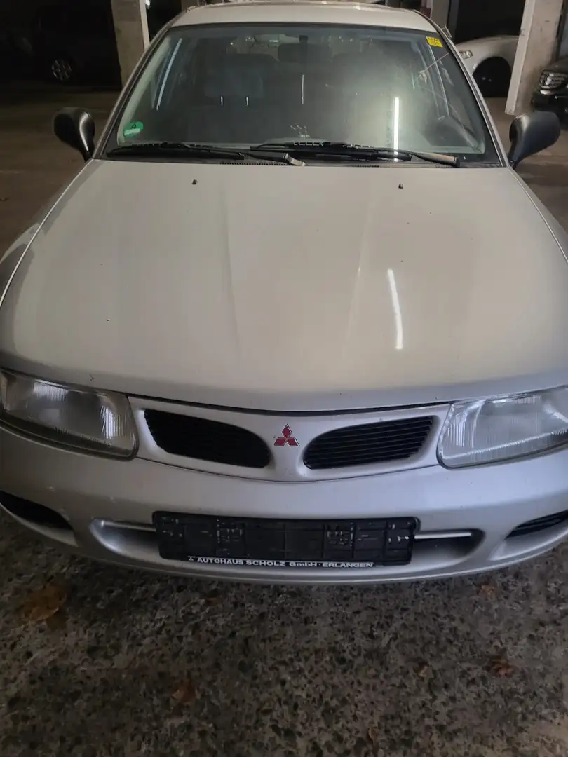 Mitsubishi Carisma 1600 Special - 1