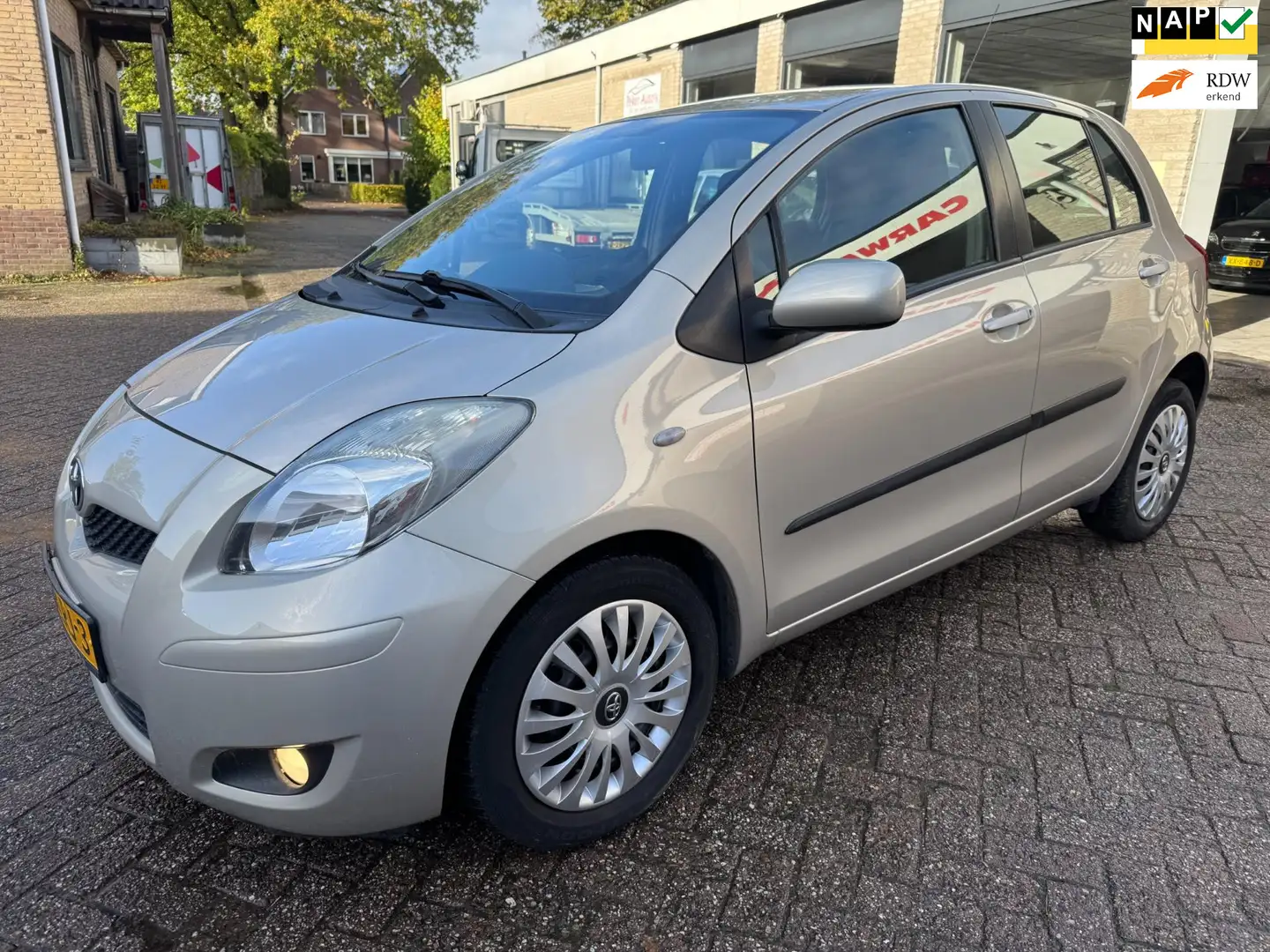 Toyota Yaris 1.3 VVTi Aspiration AIRCO AUTOMAAT ORG 53184 KM NA Grijs - 1