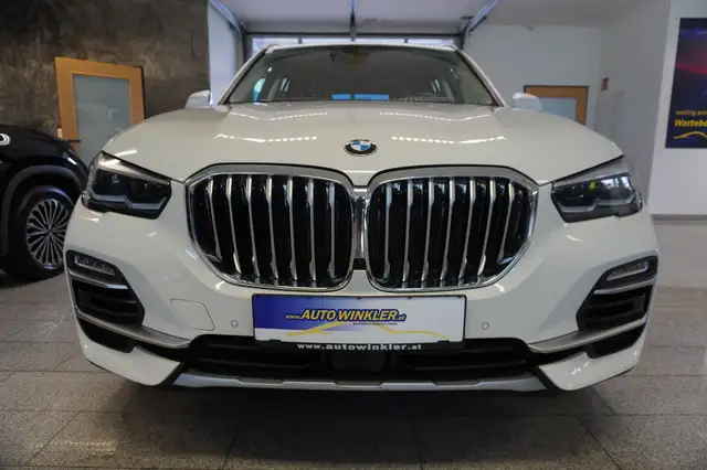 BMW X5 view 2