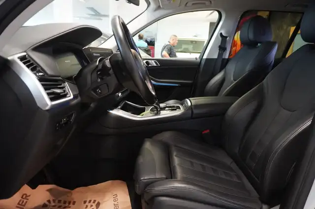 BMW X5 view 8