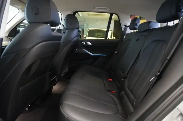 BMW X5 view 9