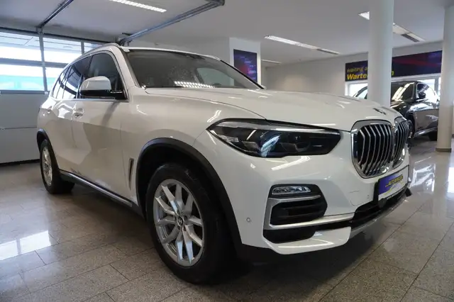 BMW X5 view 3