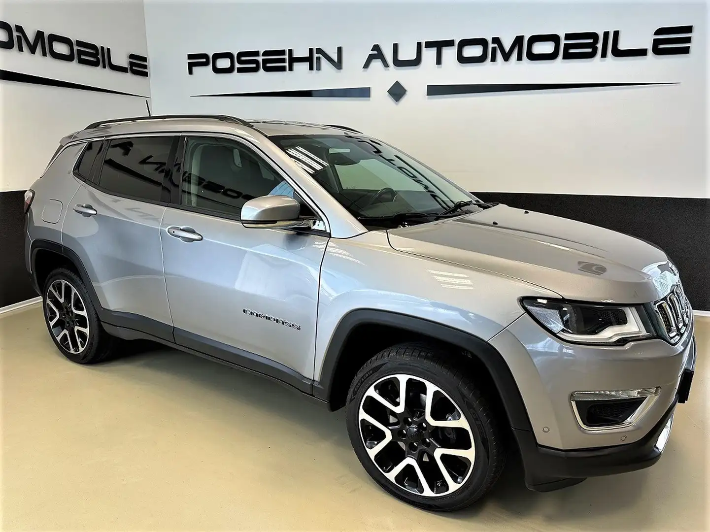 Jeep Compass 2.0 MJet Limited 4WD AHK ACC Leder Xenon Silber - 1