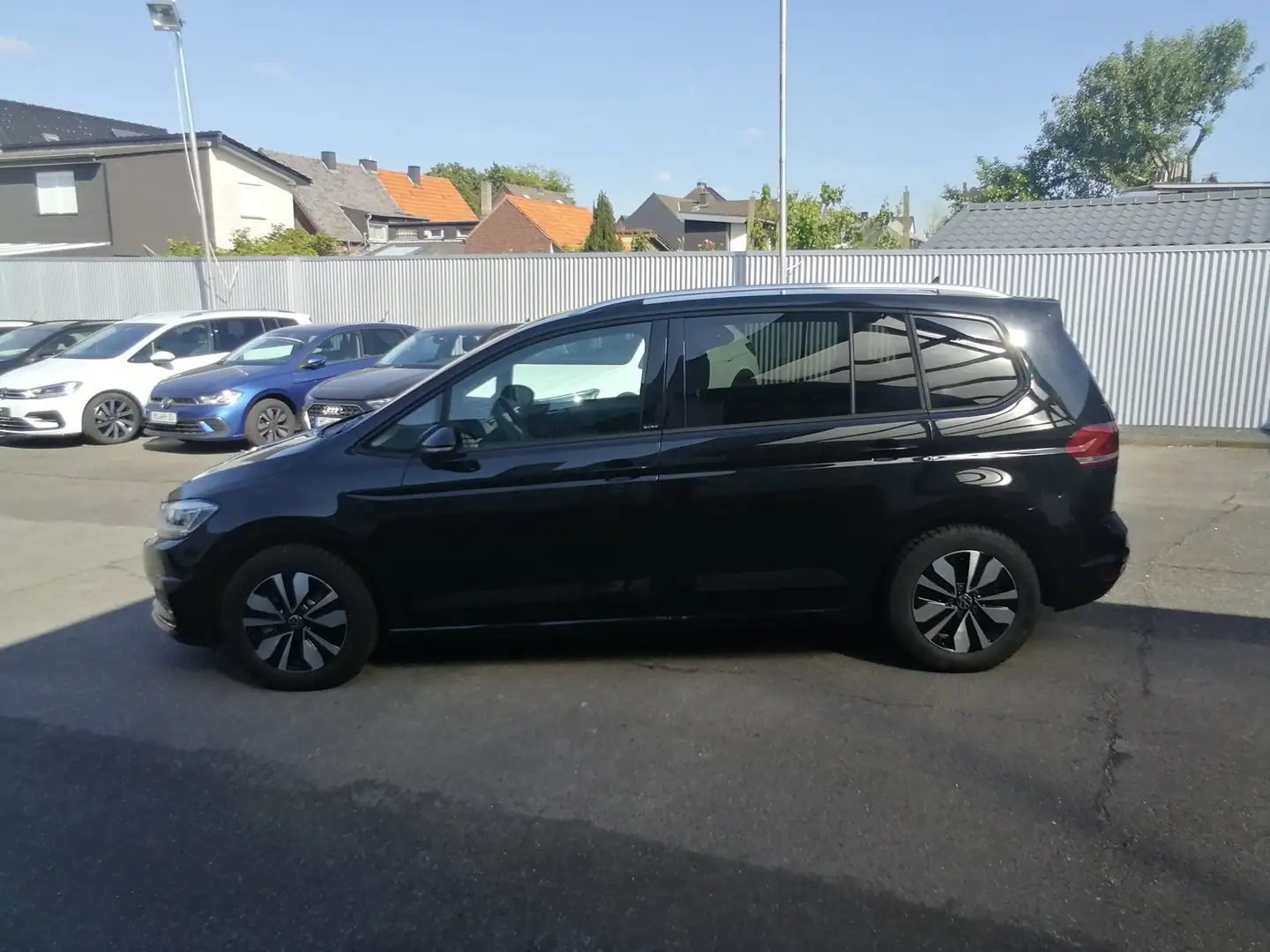 Volkswagen Touran Move IQ AHK KAM ACC APP Negro - 2