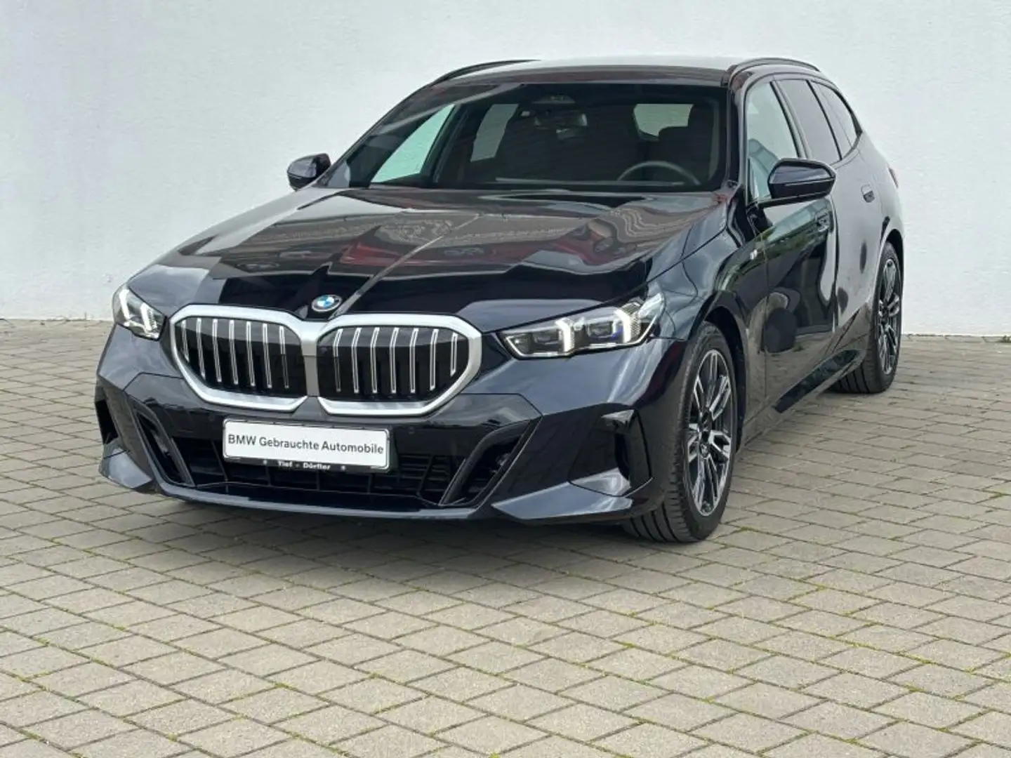 BMW 520 d Touring SAG M Sport AHK/360CAM/PRIVACY Schwarz - 2