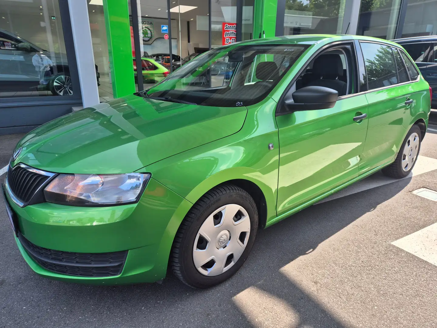 Skoda Rapid/Spaceback "Ihr Skoda Vertragshändler" incl Anhängerk. Grün - 1