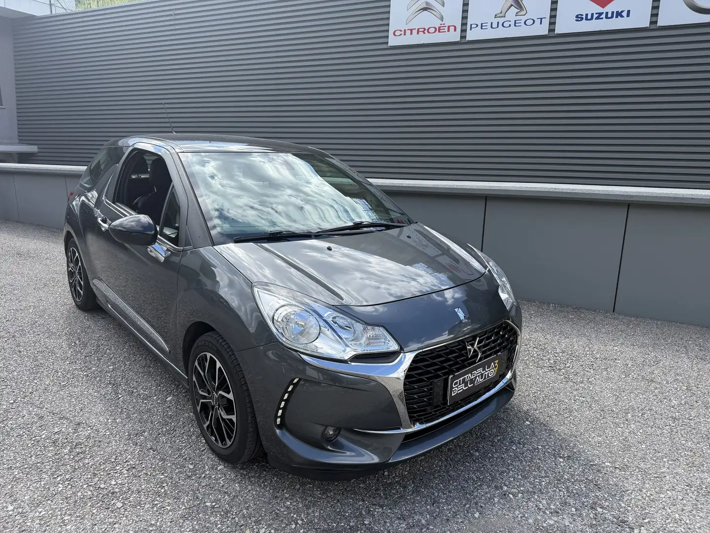 DS Automobiles DS 3 DS 3 BlueHDi 75 So Chic siva - 1