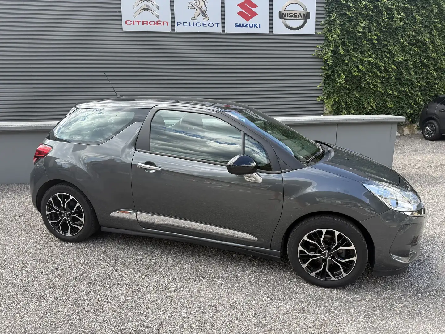 DS Automobiles DS 3 DS 3 BlueHDi 75 So Chic siva - 2